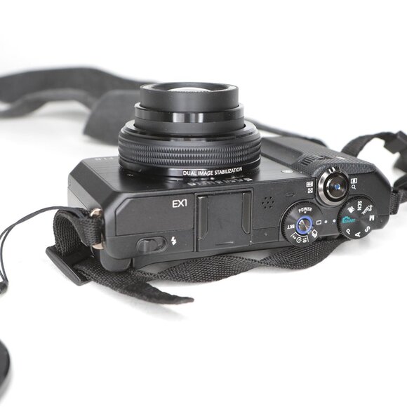 Samsung EX1/TL500 Digital Camera 10MP Digicam F1.8-2.4 Lens, Tilt Screen 3x Zoom - Picture 10 of 12